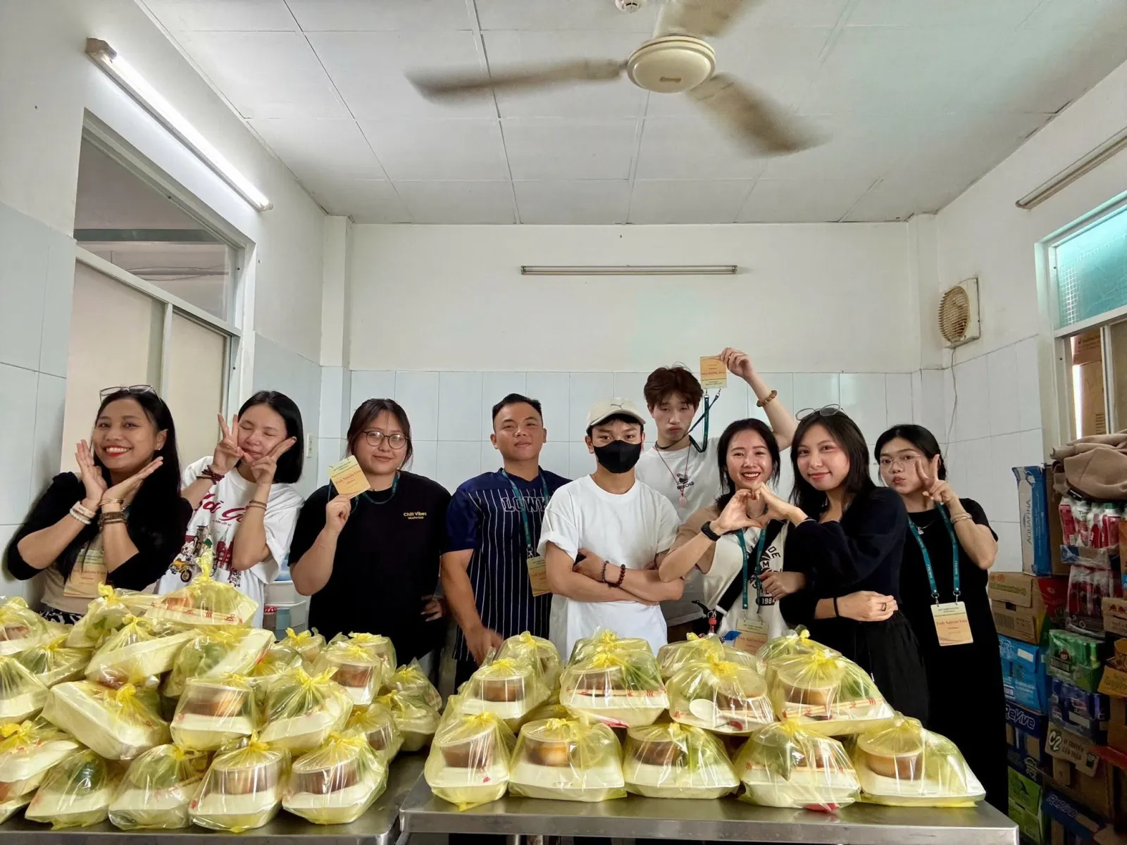 The Vườn Sala volunteers in a group photo behind the bagged meals